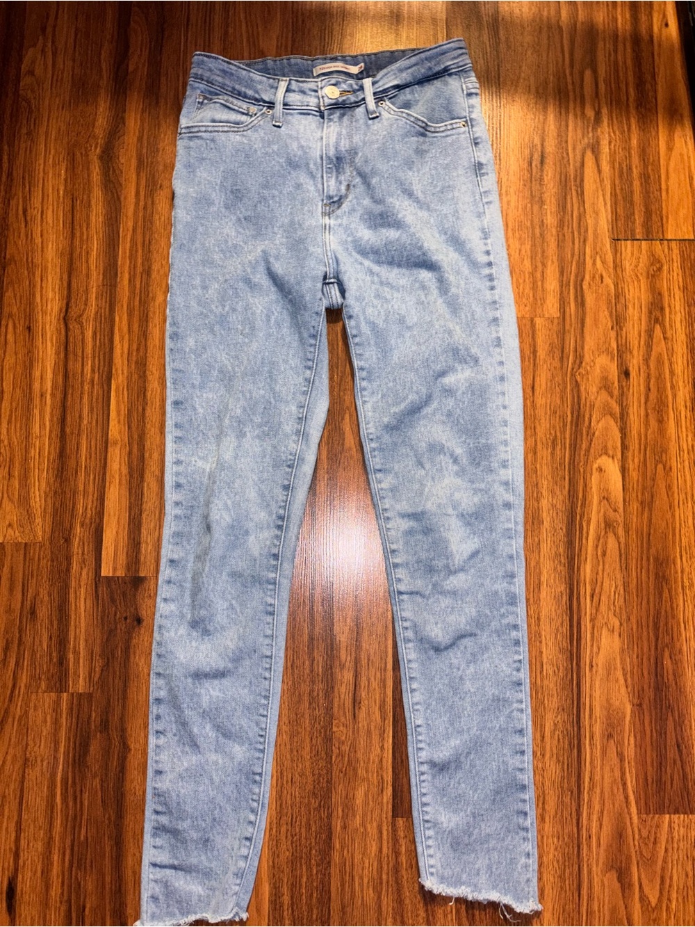 Levi's 721 High Rise Skinny Jeans Light Wash Distressed Raw Hem denim Women's 28
